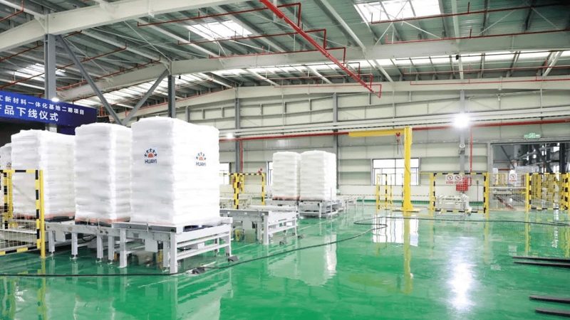 工程塑料与金属材料：性能对比与应用解析