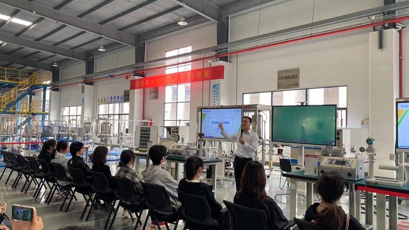 汽车胶粘剂加盟代理：揭秘加盟条件与市场趋势